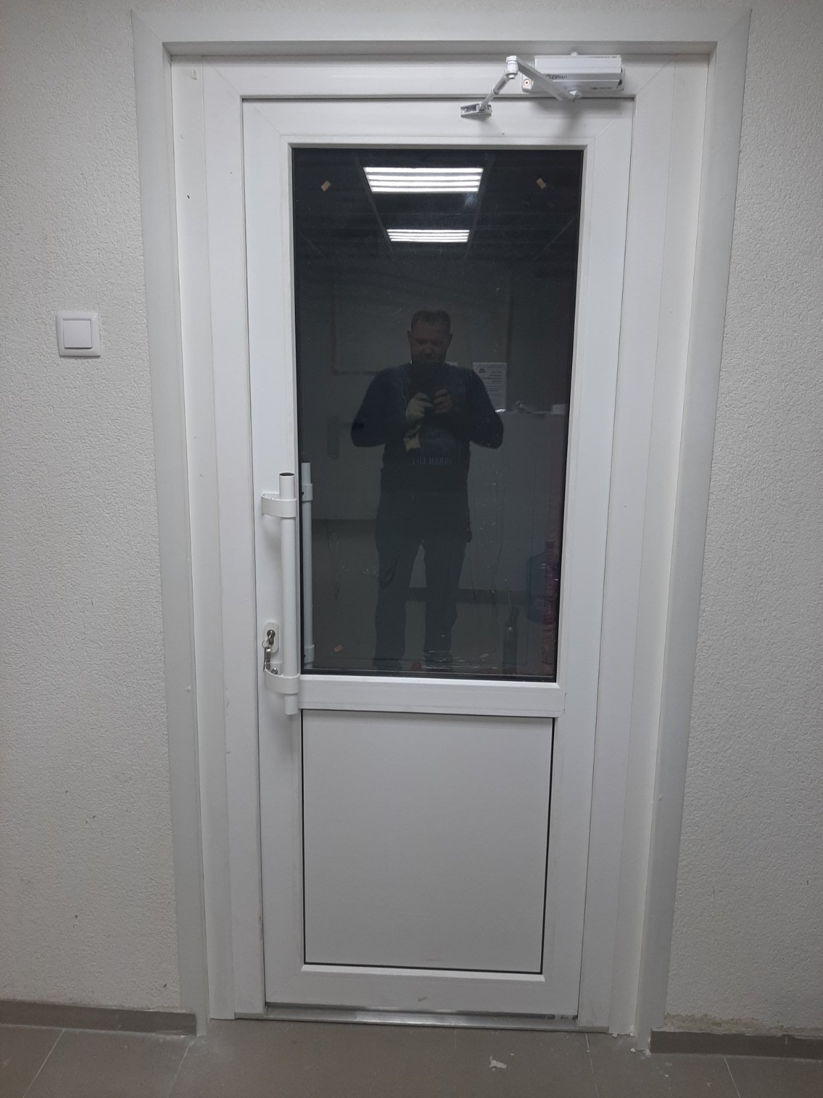 Межкомнатная пластиковая дверь